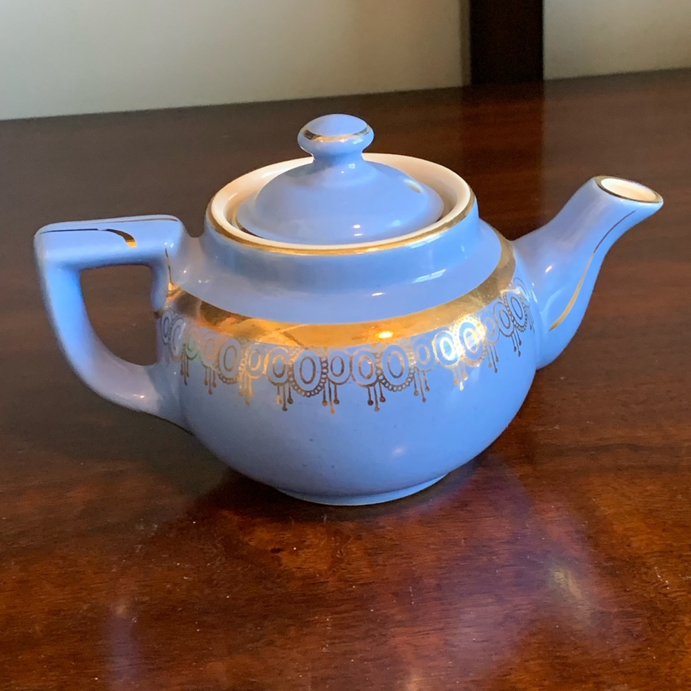 Hall Vintage 2 cup tea pot.